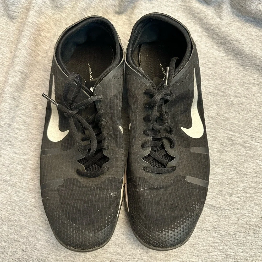 Size 9 Nike Trainers Sneakers flawed sporty walking shoes